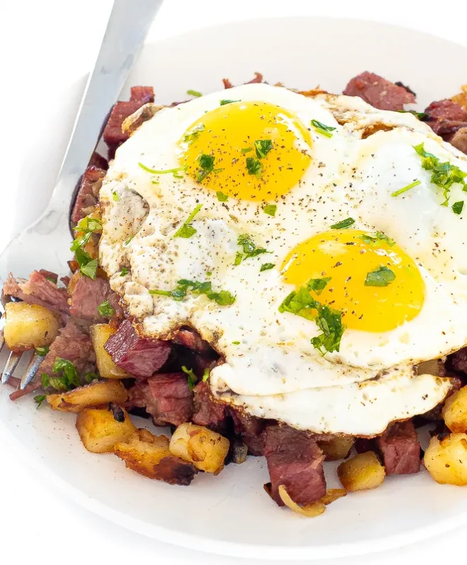 corned beef hash with fried eggs and parsley